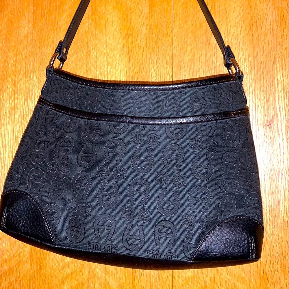VINTAGE Etienne Aigner black A logo canvas zip top hobo bag purse pockets EUC
